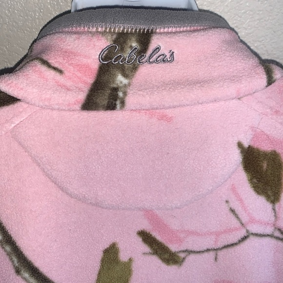 CABELA’S Realtree pink camo fleece jacket, grey trim, Zip front, pockets. M - Picture 6 of 17